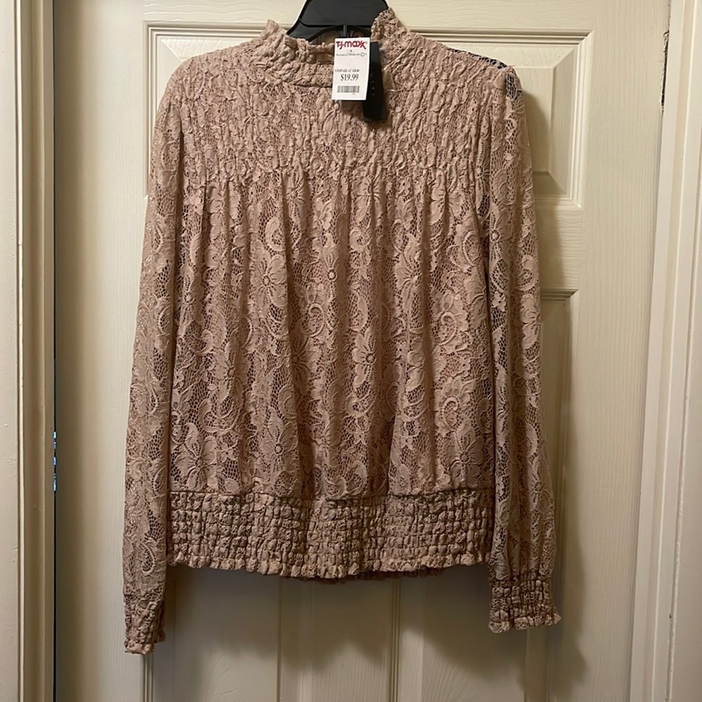Gorgeous blush lace blouse NWT